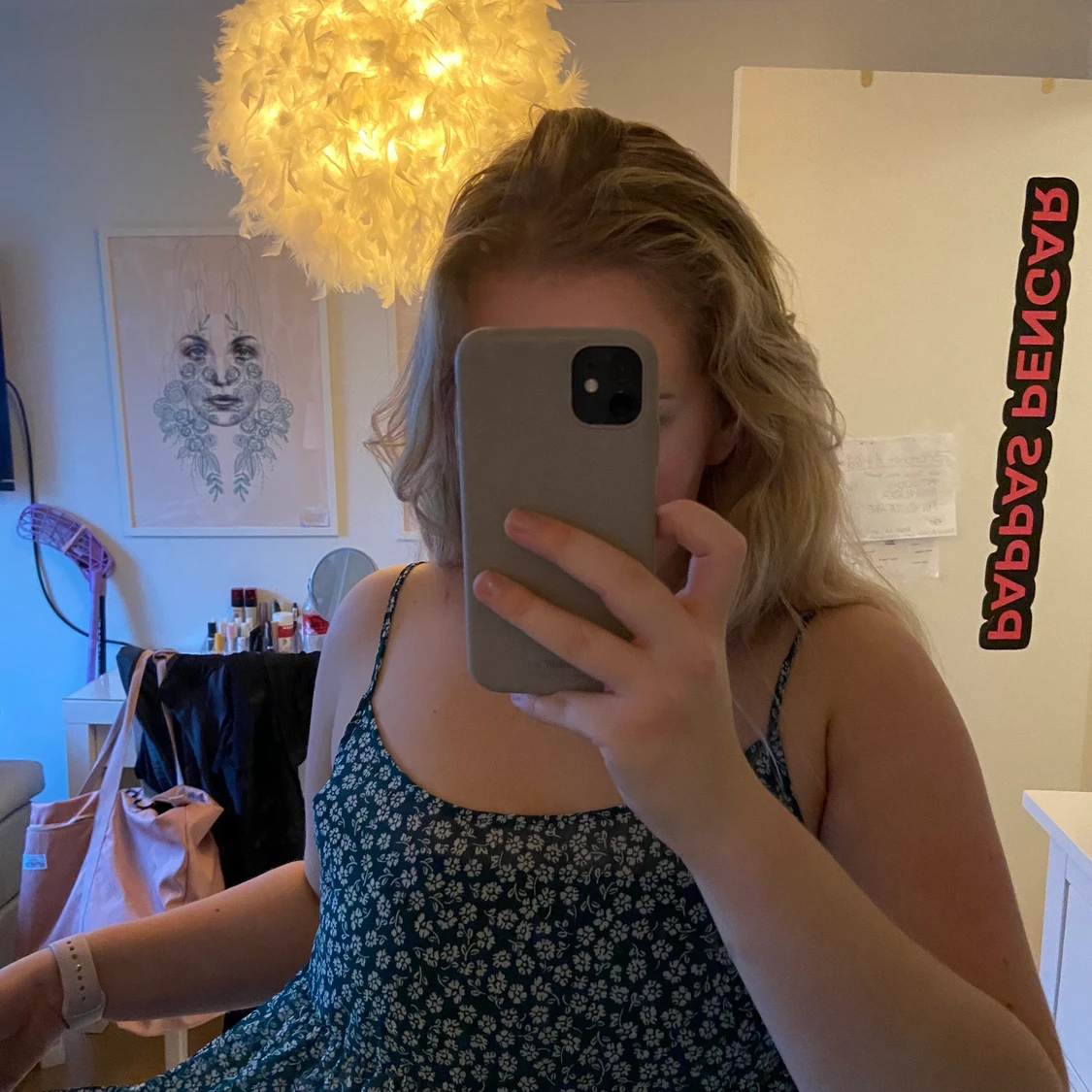 Grönt blommigt sommar linne