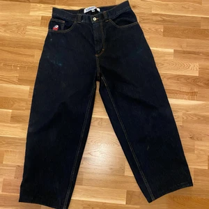 Polar Big Boy  - Sparsamt använda Polar Big Boys i storlek Medium. Köpte dom från junkyard för 1249kr. Bra skick på byxorna och inga märkvärdiga fläckar eller märken. Säljer för dom passar inte längre. Köpare står för frakt. 