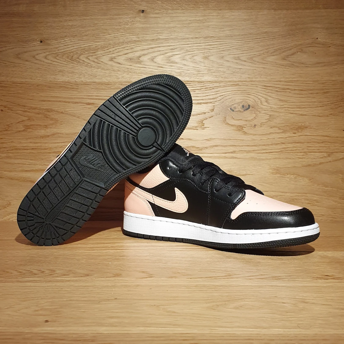 Nike Air Jordan Low "Crimson Tint" - 90