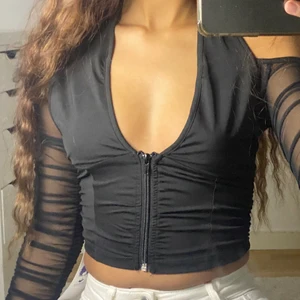 Iamgia liknande tröja - Säljer min Iamgia inspirerad tröja, med prislapp på! Aldrig använd (Alltså inte från Iamgia) Kunden står för frakt! Det blir budgivning, säljer till högsta bud, om intresserade, buda! 