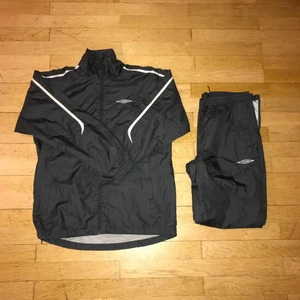 2000s umbro tracksuit size S/M - 2000s umbro tracksuit öppen till bud