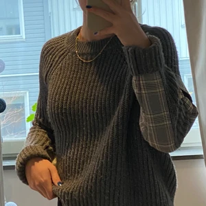 Stickad zaratröja - Säljer en as skön o snygg tröja från zara då den inte kommer till användning. 100kr+frakt❣️