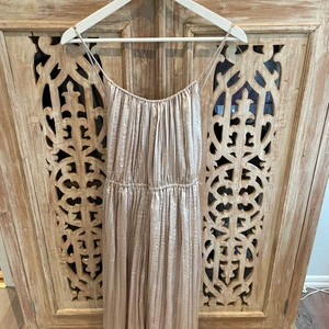 Klänning  - Helt ny! Jätte fin knälång känning