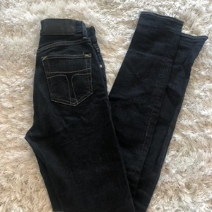 Tiger of Sweden jeans - Tiger of Sweden jeans i modellen ”Kelly”. Storlek W24/L30. 