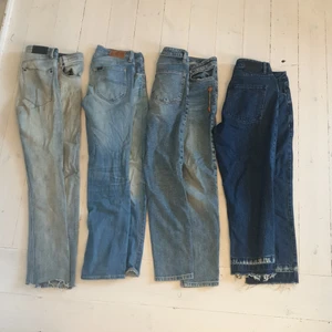 Jeans-paket - Från vänster: Emilio jeans Strl:30,  Lee Jeans Strl 29/32,  Topman jeans Strl 32,  Fairplay Jeans Strl 32     Samtliga är i gott skick men lite slit finns. Priset är för allihopa.