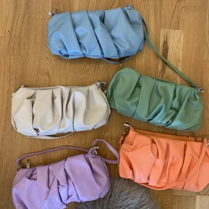Väskor - Väskor från shein, 25 kr st eller alla för 100 kr + frakt (kostar 56 kr styck annars). Helt oanvända💕