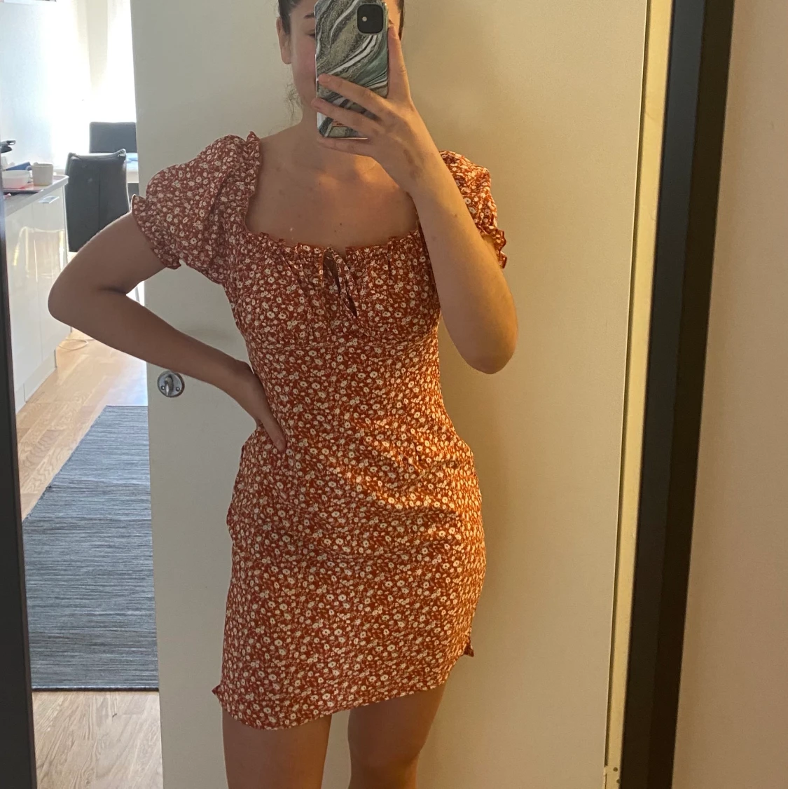 Blommig puffklänning