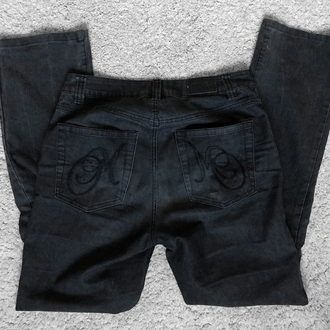 Svarta low waist jeans