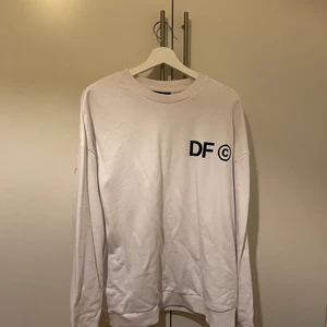 Vitt sweatshirt  - Tröjan är oanvänd från ASOS 