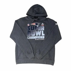 Patriots Superbowl Champions hoodie - Vintage mörkgrå tröja med snyggt tryck, är i väldigt bra skick. Prutbar