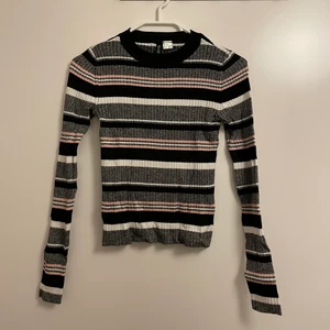 Randig tröja  - Randig tröja från HM i stolek XS. Väldigt stretchig så passar även större storlekar 