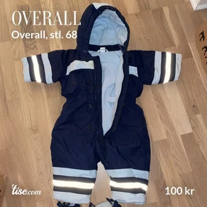 Overall, stl 68  - Overall med avtagbar luva samt skor. Knappt använd. I gott skick. 