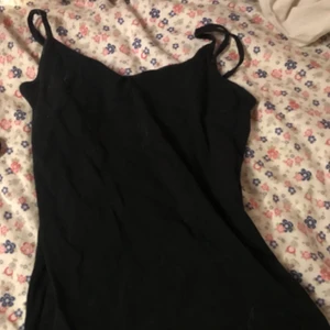 svart linne - svart linne från lager157 använd få gånger v-ringad 