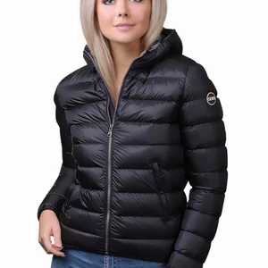 colmar jacka - Fin colmar jacka som jag tyvärr tröttnat på, inköpt i vintras från zalando för 5000.! Fint skick bara att den har ett litet hål därför drt låga priset. 