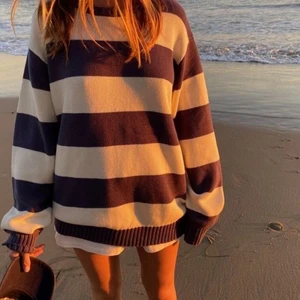 brandy Melville sweater ❤️ - Säljer min brianna sweater från brandy Melville🤍 kan fixa fler bilde vid behov 🤍 buda eller köp direkt för 400kr+frakt ❤️‍🔥 säljer om jag får ett bud jag är nöjd med!