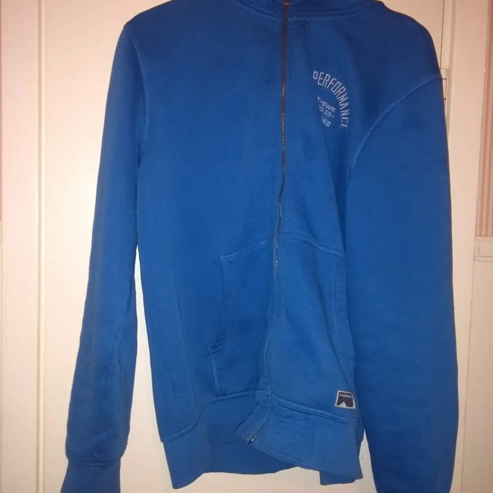 Peak Performance (Blue) Hoodie size XL how ever don't be fooled by the XL size, I'm an above 6ft man with slim build and it fits me perfect. The size here representing the length rather. I've worn it 3 times in total it's practically new. Moving abroad to hör climate so don't need these big thick hoodies anymore. Comfy as s girl even to wrap around your knees as your watching Netflix and to all men if you are of similar height as me this is a bargain it cost me 1799SEK . Hoodies.