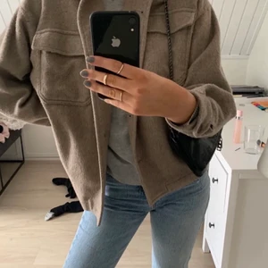 Populär skjort jacka zara  - Slutsåld överallt och super skön och snygg 😻 