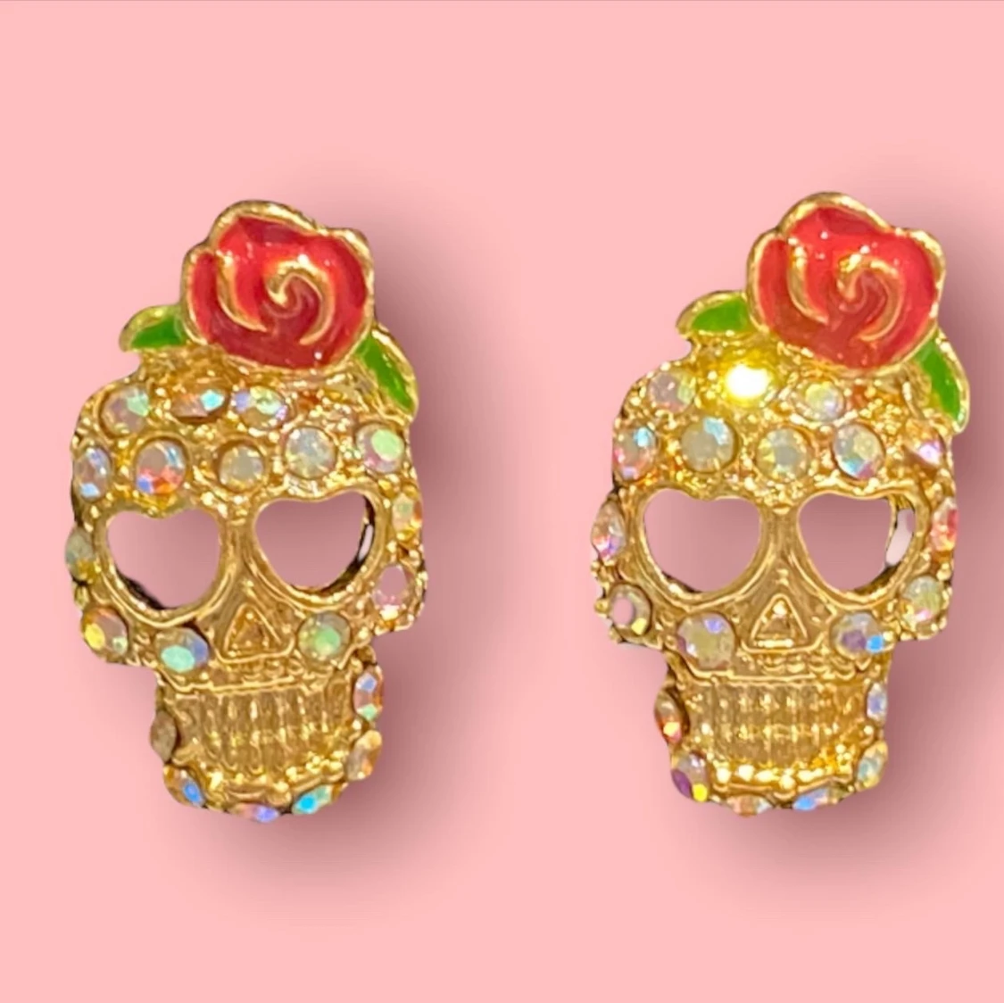 Superfina små skullörhängen 💀💀