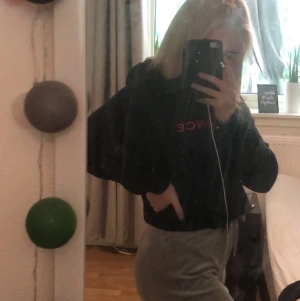 Utsvängda ginatricot mjukisbyxor - Jätte fina gråa mjukisar 