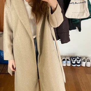 Kappa  - Säljer min kappa från VeroModa! Köptes för ca 3 månader sedan så är i toppskick! nypris 649! Köparen står för frakt & kan mötas i Göteborg💞