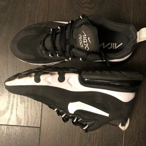 Nike Air Max 270 React  - Skicket är som nya! Sjukt bekväma då dom har en React sula samt luftkudde i hälen. Använt dom endast 2 gånger. Finns i Stockholm, kan posta dom men du står för frakten. Ord pris, 1699. 