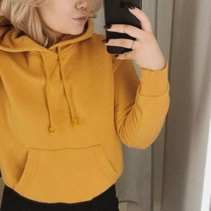 Hoodie  - Gul hoodie från H&M