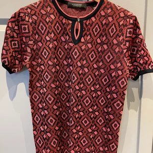 T-shirt Scotch & Soda - Finstickad t-shirt från Scotch & Soda ❤️ strl S i nyskick! 