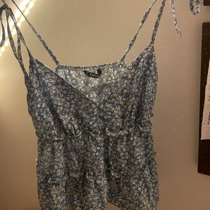 Sommar line 💙 - Jätte gullig linne med blommor 💙💙 