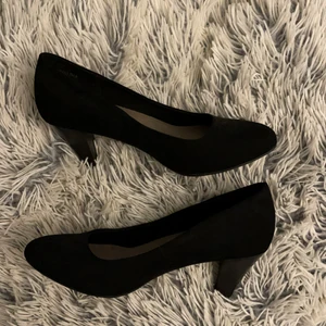 Skor  - Säljer dessa klackskor från din sko. Använda några gånger. Storlek 37