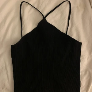 Topp zara - Säljer detta populära linne från Zara. Använd vid 1 tillfälle, som ny❤️‍🩹❤️‍🩹❤️‍🩹