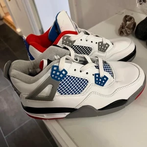 Nike air Jordan 4 - Säljer efter som de inte passar mig storlek 39. Utan både box och kvitto men kan garantera att skorna är äkta 