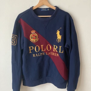 Ralph Lauren Sweatshirt - Använd ca 1-2 gng. Köpt i USA för 1200kr. Storlek L.