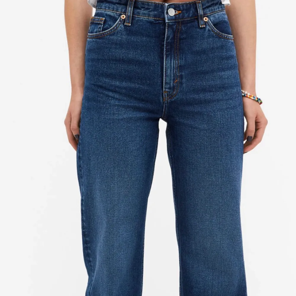 Yoko jeans från monki i färgen classic blue. Väldigt bra skick. Säljer pga för små. Köpta för 400kr. Jeans & Byxor.