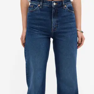 Yoko jeans från monki i färgen classic blue. Väldigt bra skick. Säljer pga för små. Köpta för 400kr