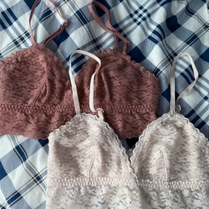 Toppar - Två toppar med och utan ilägg. Knappt använda, pga av för liten storlek vid köp. 2 för 80kr, eller 1 för 50kr. Fraktar💗