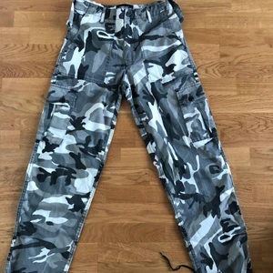 Militärbyxor  - Svart/Vita militärbyxor 