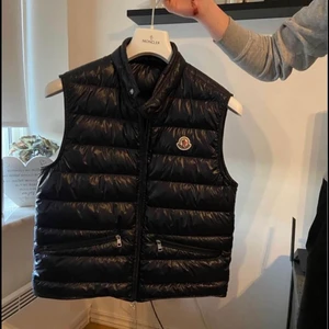 Moncler gui väst  - Helt ny väst