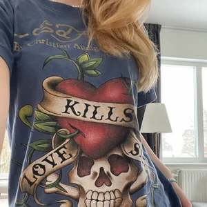 Edhardy T-shirt  - Så snygg edhardy T-shirt som inte kommer till användning längre, storlek S! 300kr+frakt💕