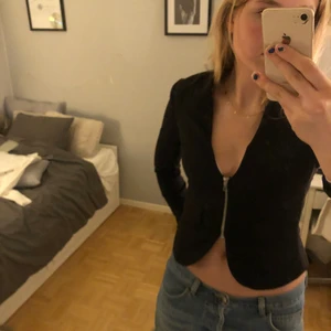 Hm - Säljer denna gulliga kostymkappan från HM. Säljer då den blivit för liten. Väldigt skönt material. Hör av dig vid intresse, frakt ingår ej i priset. 