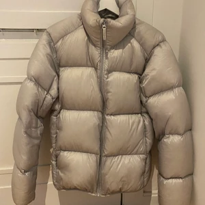 Uniqlo - Dunjakke fra Uniqlo. Herremodel, str. S. God stand.