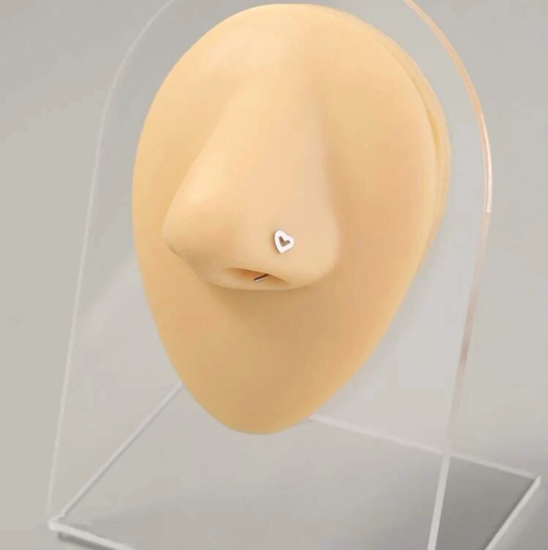 Näspiercing hjärta