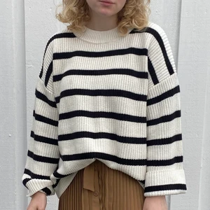 Tröja från h&m :) - Säljer min snygga tröja från H&M! Kommer tyvärr ej till användning längre. 