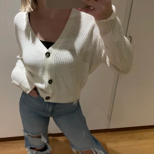 Kofta  - Säljer en kofta från lager 157 i stolek M. Fint skick. Skriv vid frågor eller fler bilder 