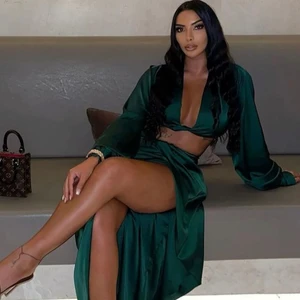 Top & kjol - Grönt set från fashinova, storlek XS.  Helt nytt och använd med prislapp kvar! 