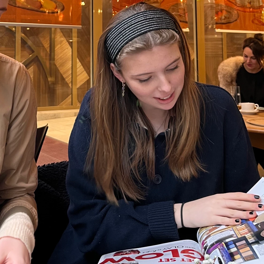 Glittrigt tyghårband