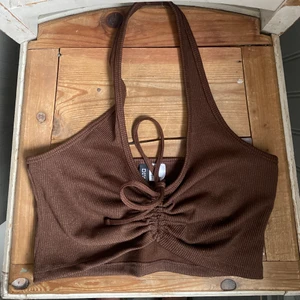 Topp - Brun glittrig topp i perfekt skick & endast använd 1 gång. Storlek S. Köparen står för frakt🚚 <3