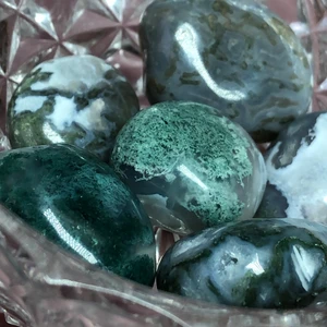 Trumlade kristaller stenar - Finns i mossagat, amethyst, blomsteragat, roskvarts, rökkvarts, eldkvarts, citrin och obsidian