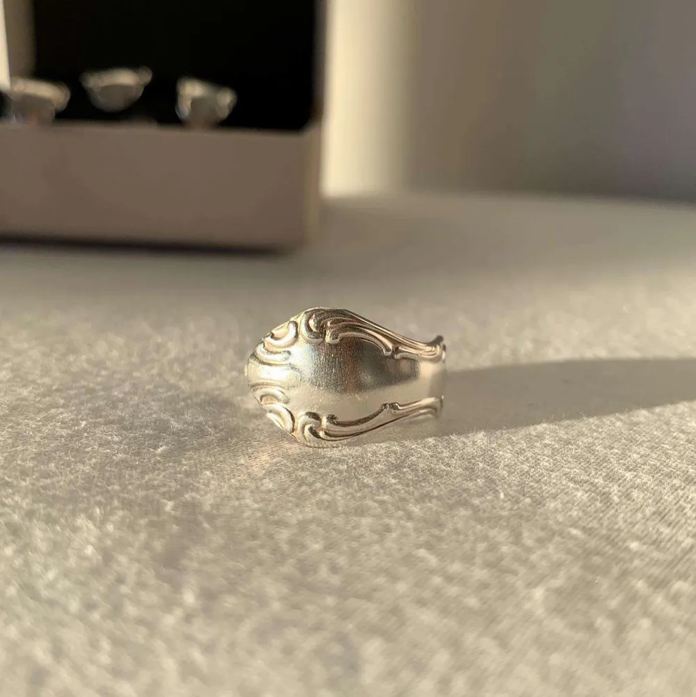 Här är våra ringar Idun - väldigt olika men ändå lika! ❤️           Storlek: 18 och 18.5                                                                    Material: 149 kr . Accessoarer.