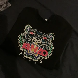 Kenzo tröja  - Säljer denna tröja eftersom den är för liten för mig det är str xs i fint skick. Skriv om du är intresserad 