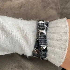 grått nitarmband❤️